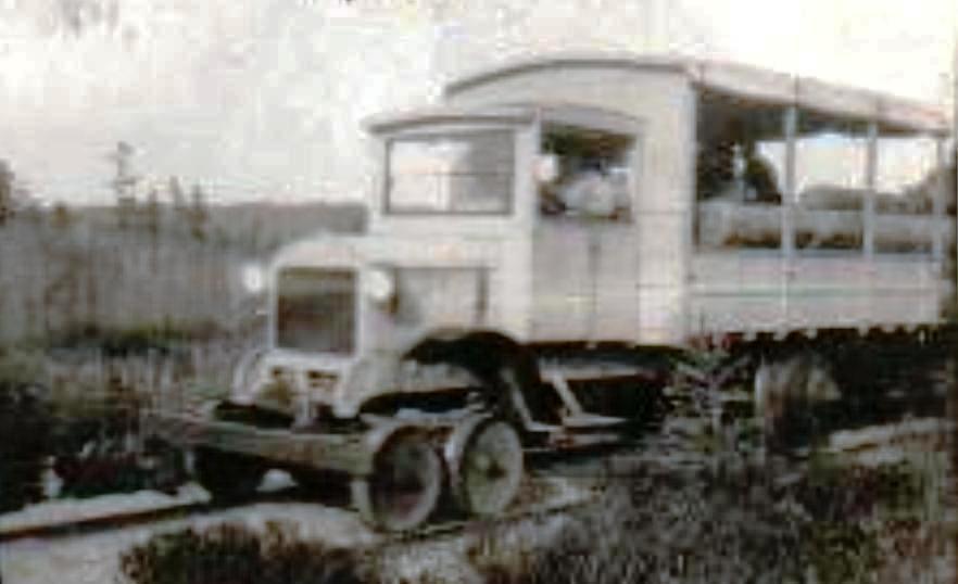 [LA+LOUTRE+-+Camion+sur+rails+-+1926.jpg]