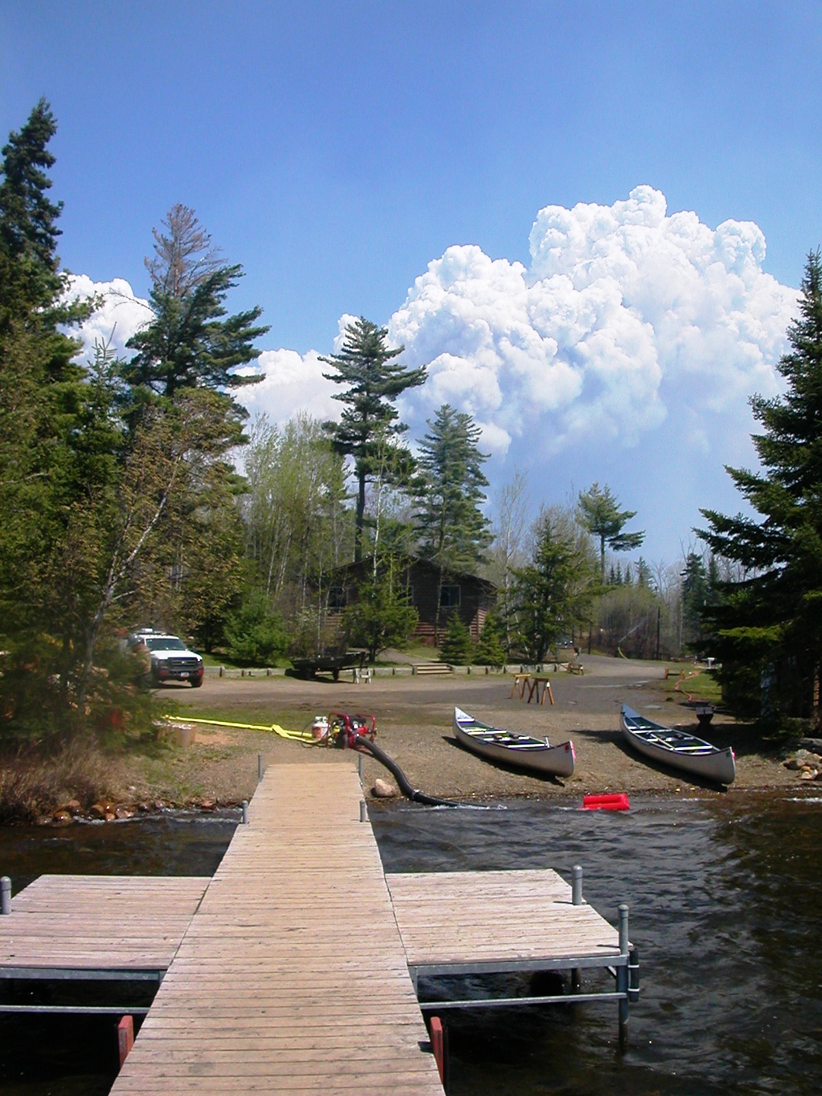 [May+10-Plumes+over+Gunflint+Lake+and+Canada.JPG]