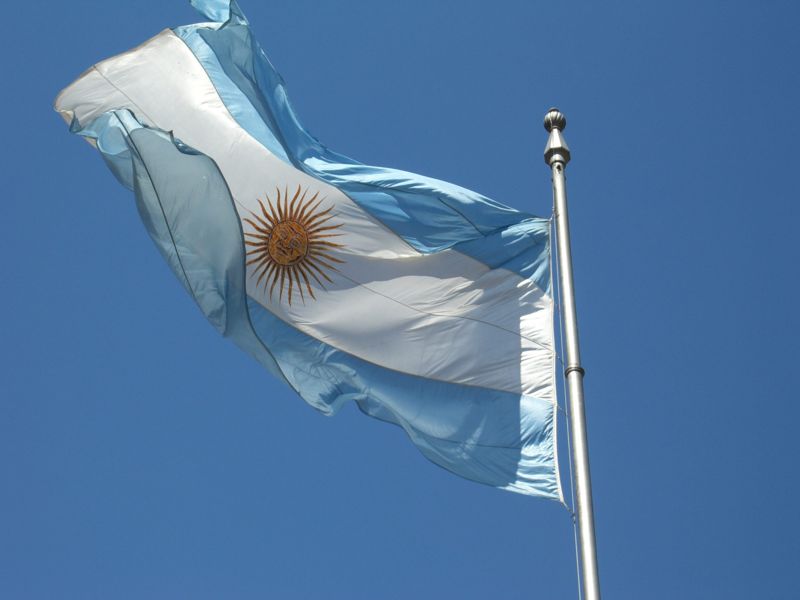[800px-Argentina_flag_1.jpg]