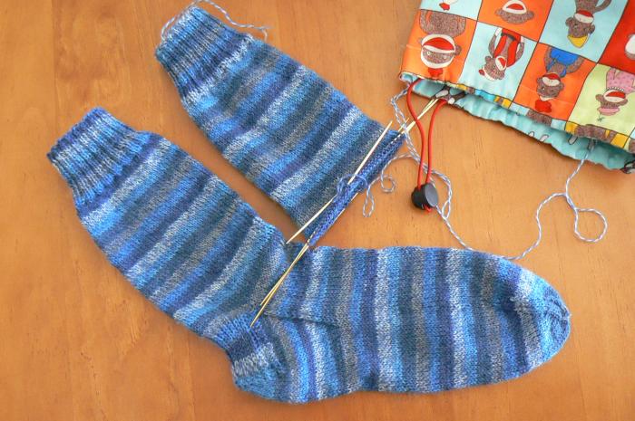 [6+blue+stripey+socks.jpg]