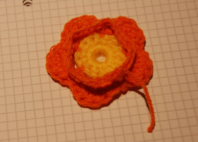 لعمل وردة بالكروشي Fleur+au+crochet-17