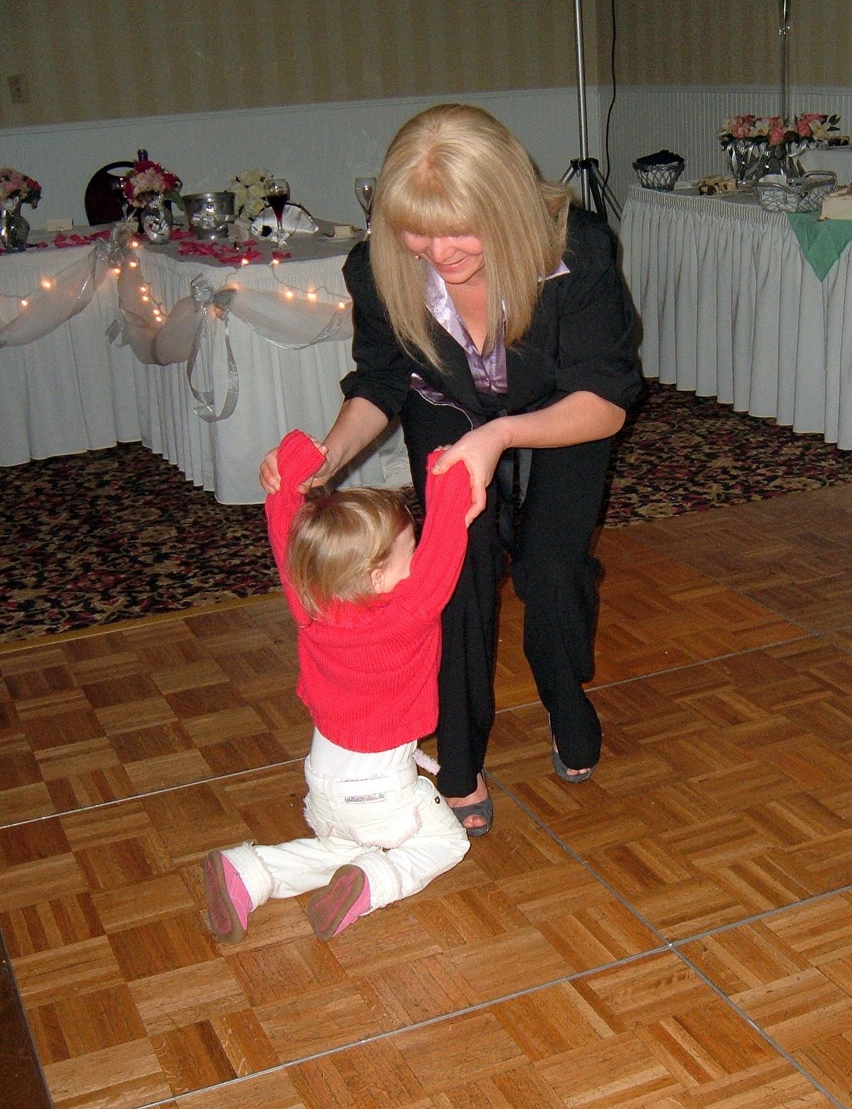 [Toddler+and+Mom+on+dance+floor.jpg]