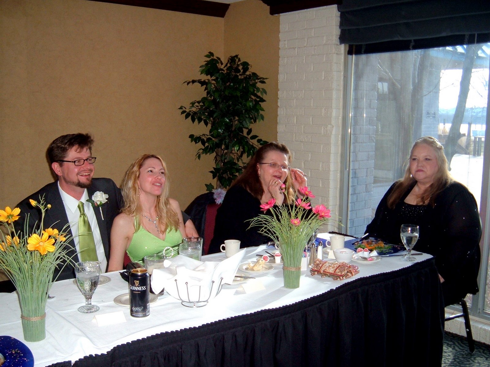 [Ray,+Cindy,+Kriss,+and+Val+at+dinner.jpg]