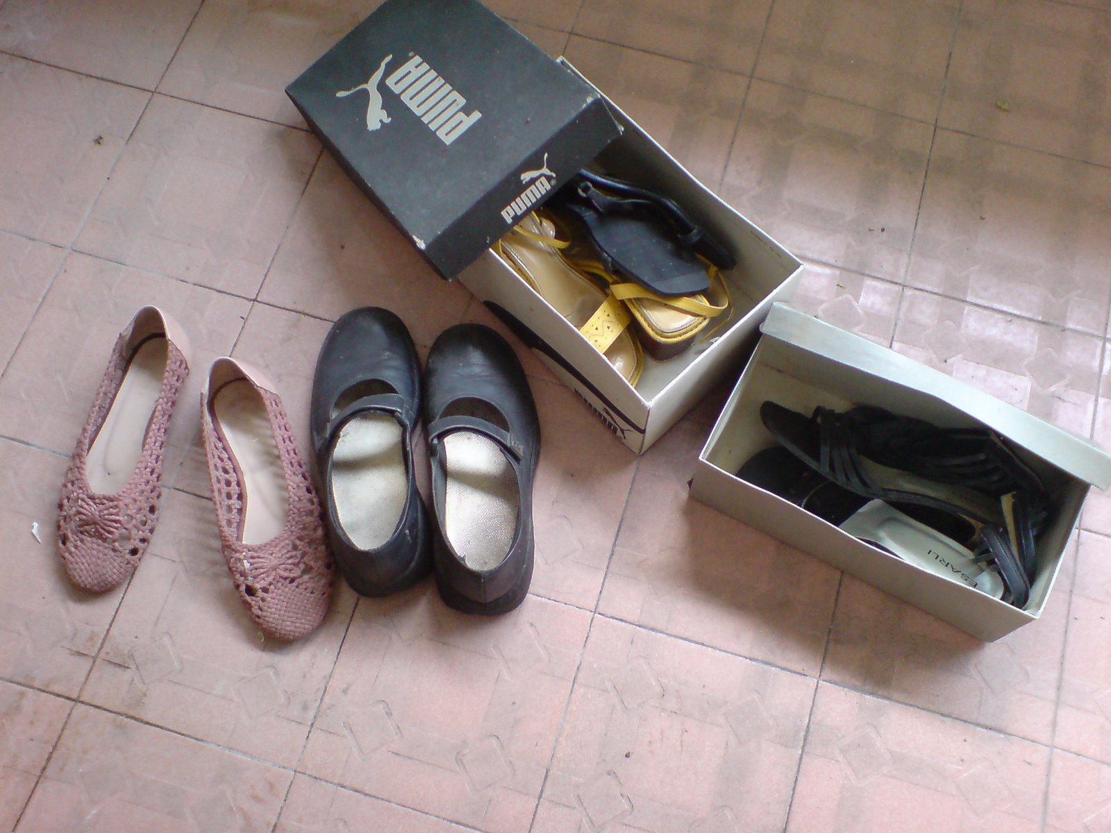 [boxesof+shoes.JPG]