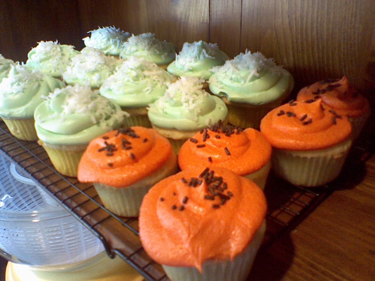 [halloween+cupcakes.jpg]