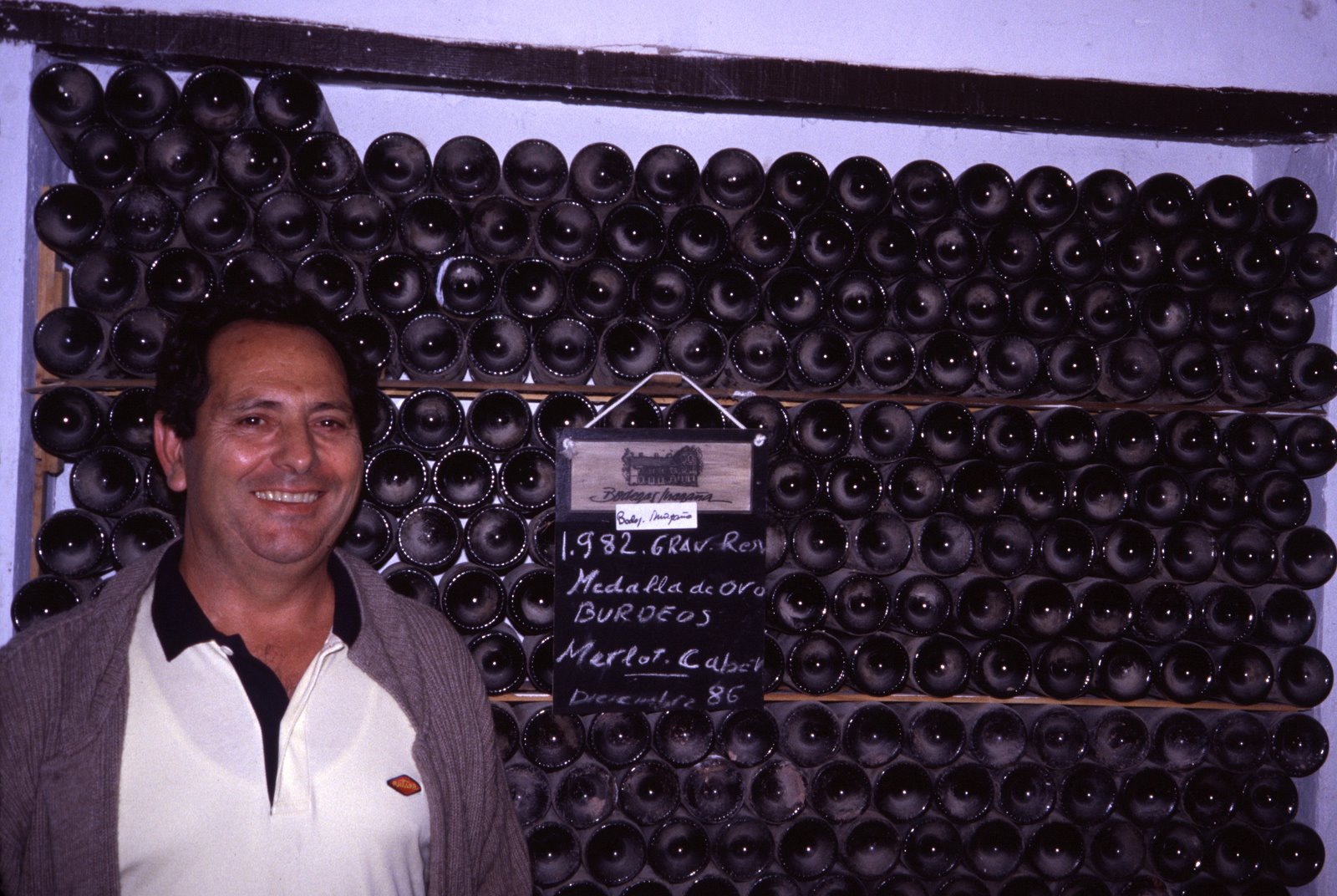 [Navarra+Magana+with+one+of+his+early+vintages+1982.JPG]