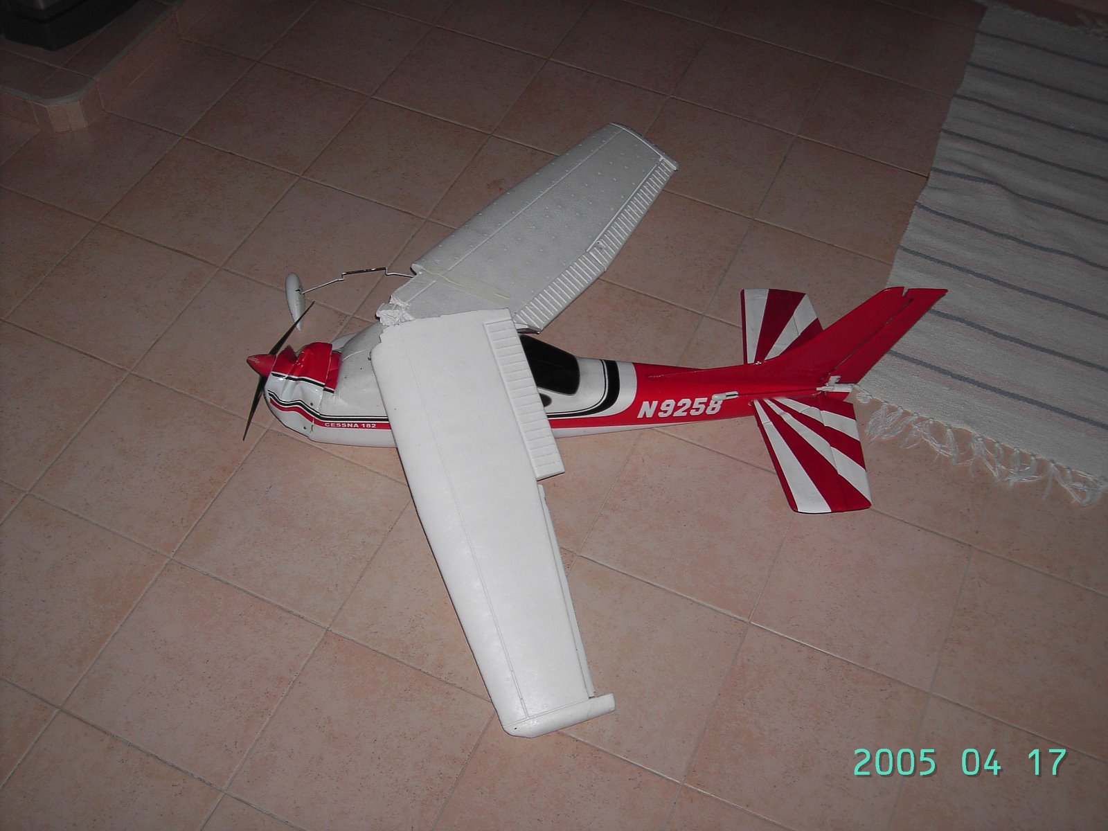 [Cessna182.JPG]