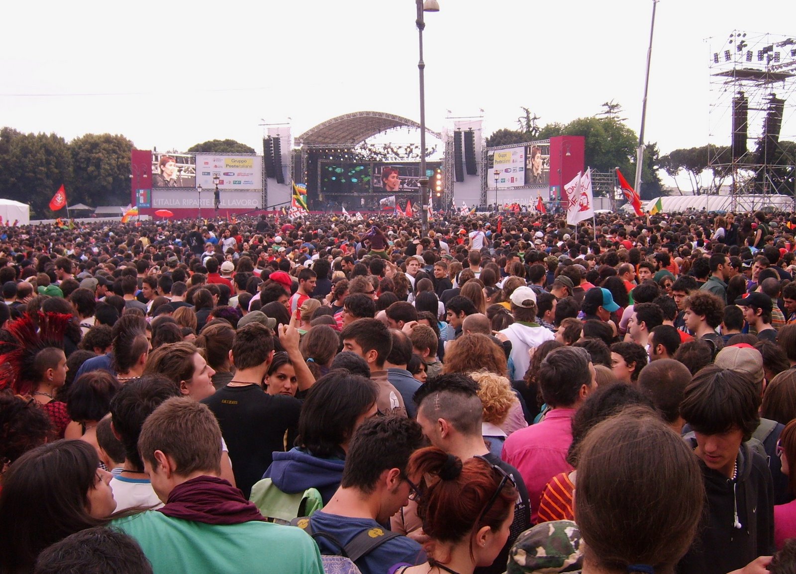 [Rome_concert_1-5-2007_crowd.jpg]