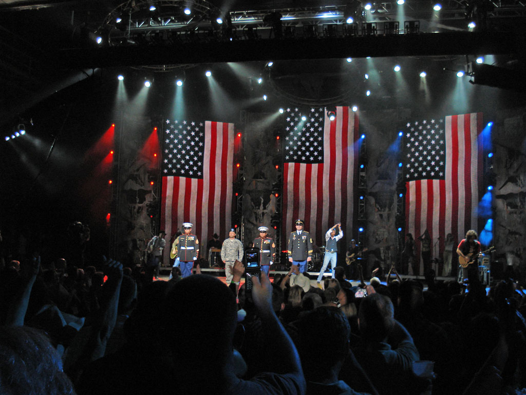 [2008-06-14+Brooks+&+Dunn+Singing+-+Only+in+America.jpg]