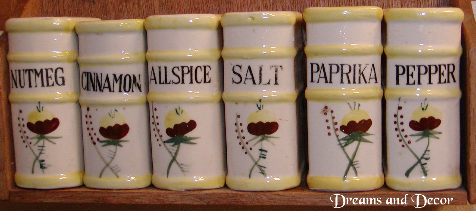 [spices+yelllow+jars.jpg]