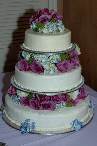[leah-juston-wedding-cake.jpg]