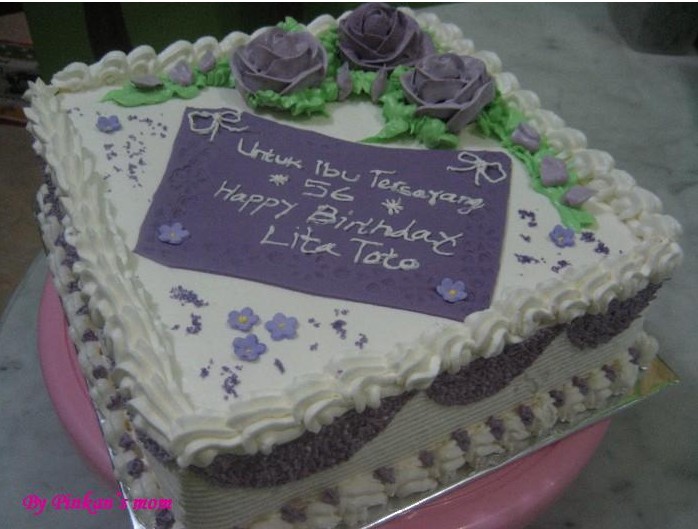 [violet+cake1.jpg]