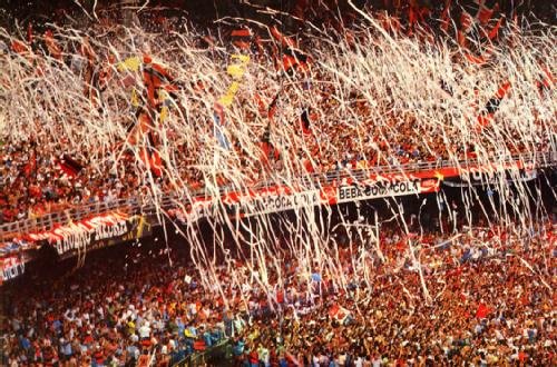 [Festa+única+-+a+torcida+do+Flamengo+faz+a+festa+em+sua+casa.jpg]