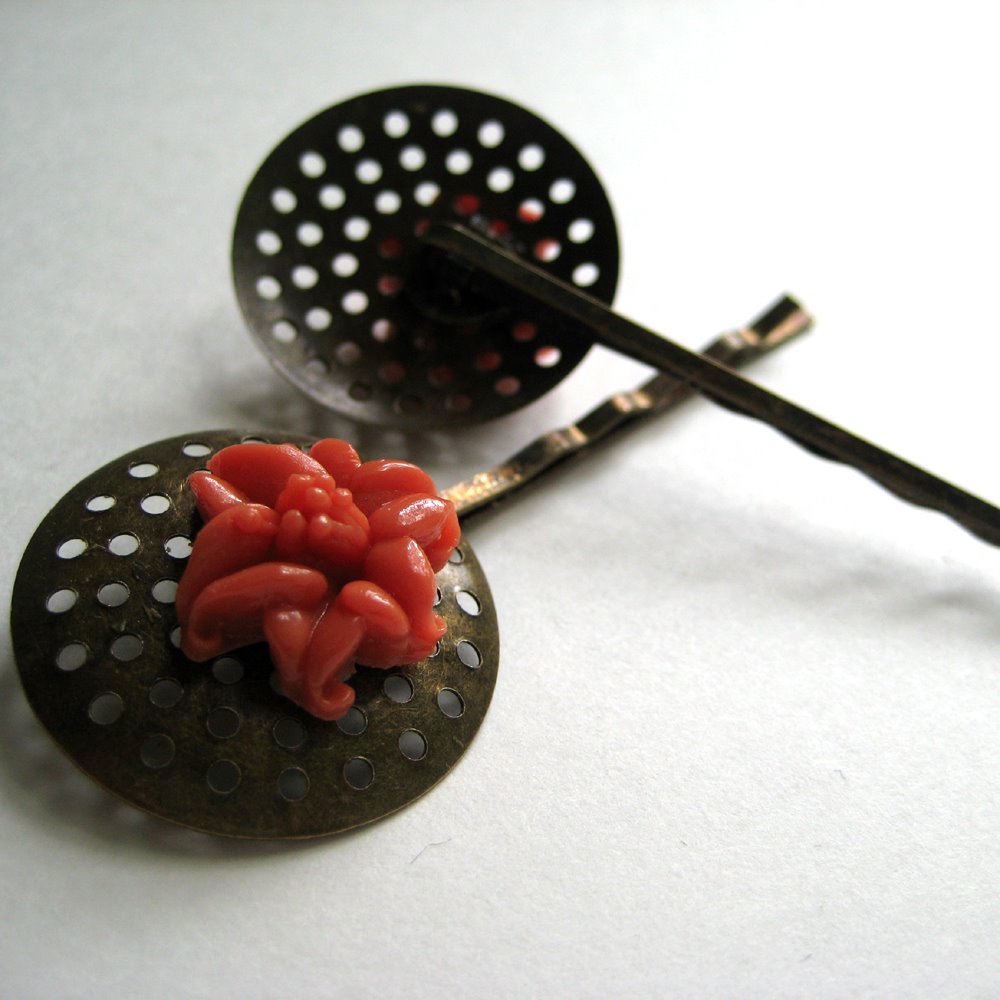 [front+&+back+-+vintage+brass+and+coral+flower+hair+clip+barrette+bobby+pin.jpg]