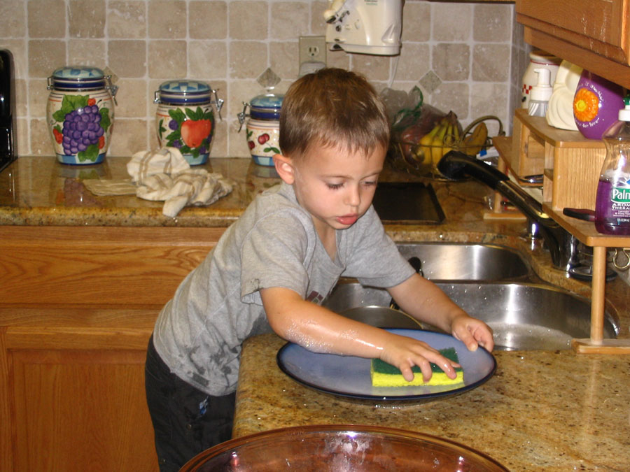 [caiden-washes-dishes.jpg]