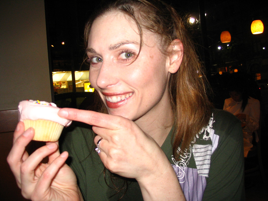 [me-and-the-cupcake.jpg]