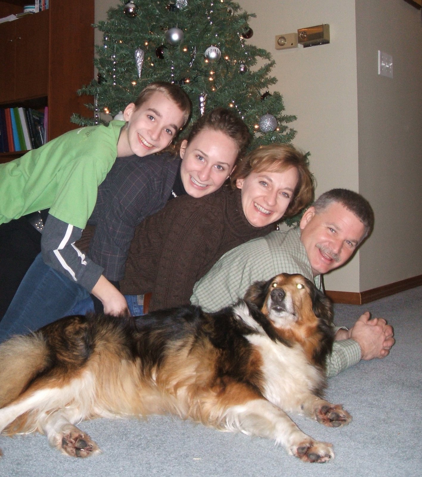 [Christmas+family+picture.jpg]