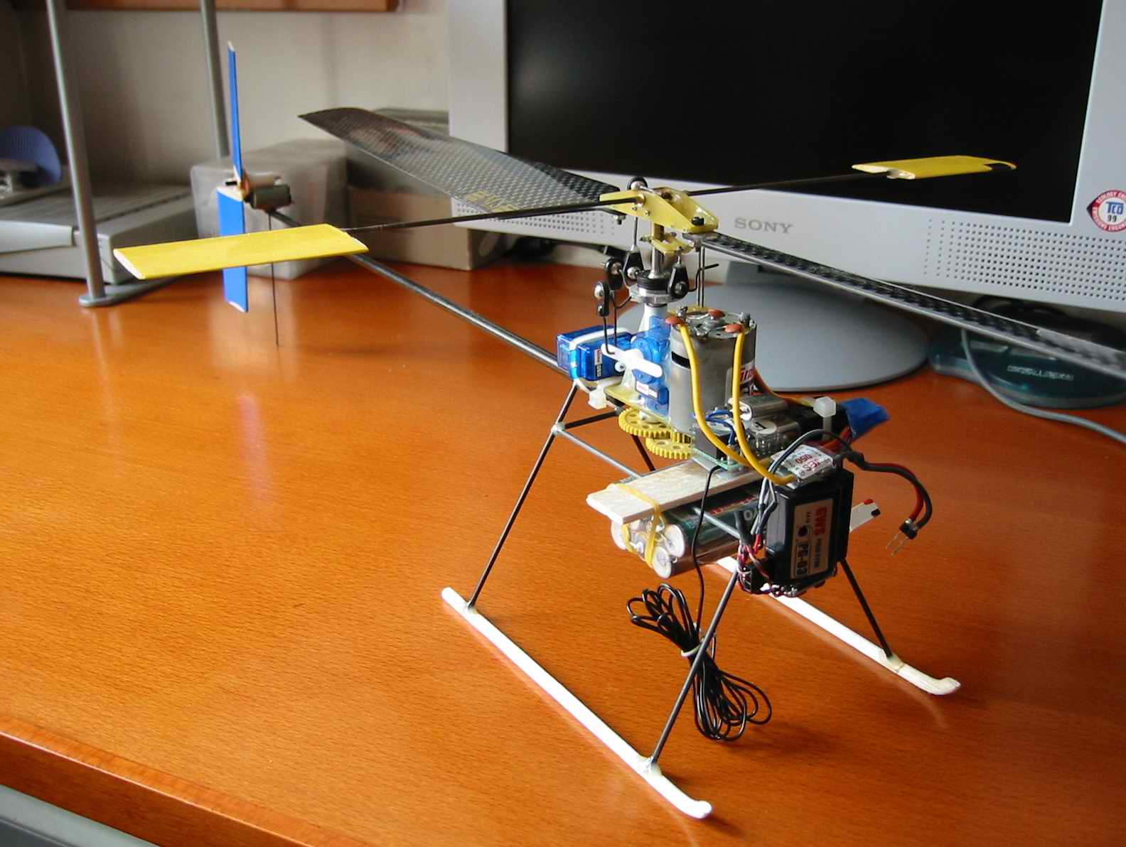 [remote-control-helicopter.jpg]