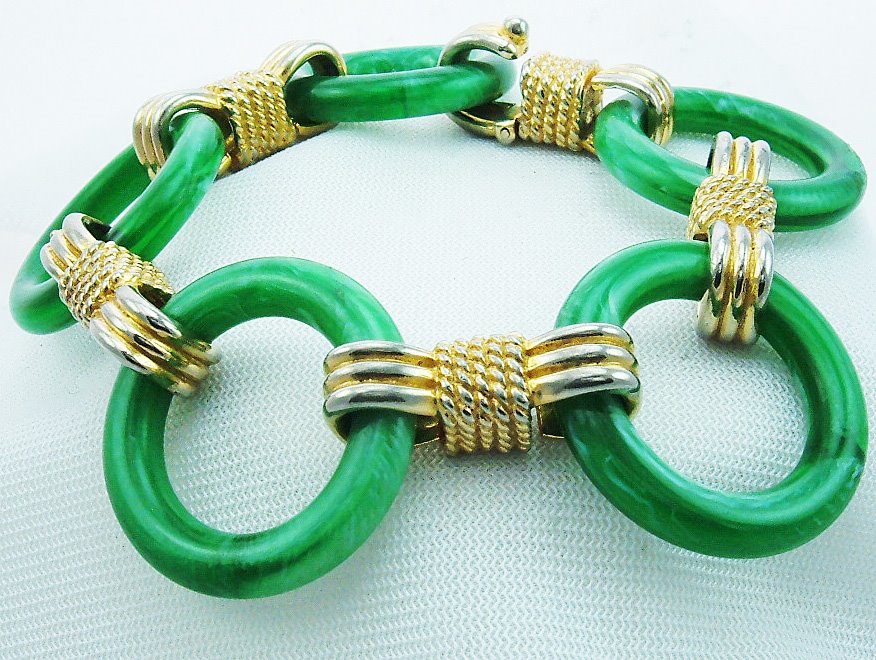 Asian Look Faux Jade Circles Bracelet