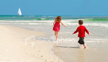 [ist2_6203393-beach-surf-and-vacationers.jpg]
