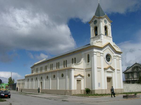 [11140008_church_in_puerto_natales.jpg]