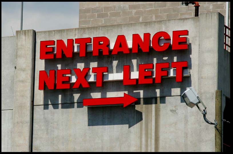 [Lext+Neft+Entrance.jpg]