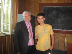 O poză cu domnul Pană  (directorul şcolii )