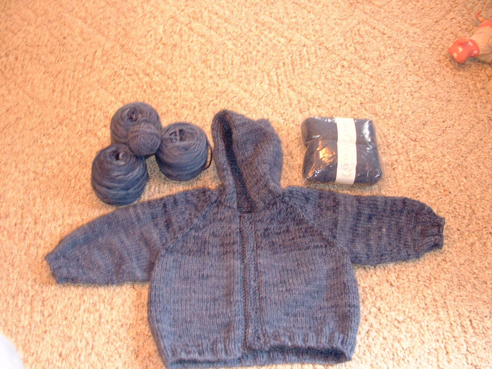 [Blue+baby+sweater+001.jpg]