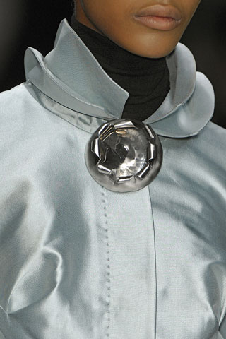 [Louis_Vuitton_close-up_00430m.jpg]