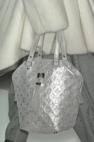 [Louis_Vuitton_close-up_00780m.jpg]