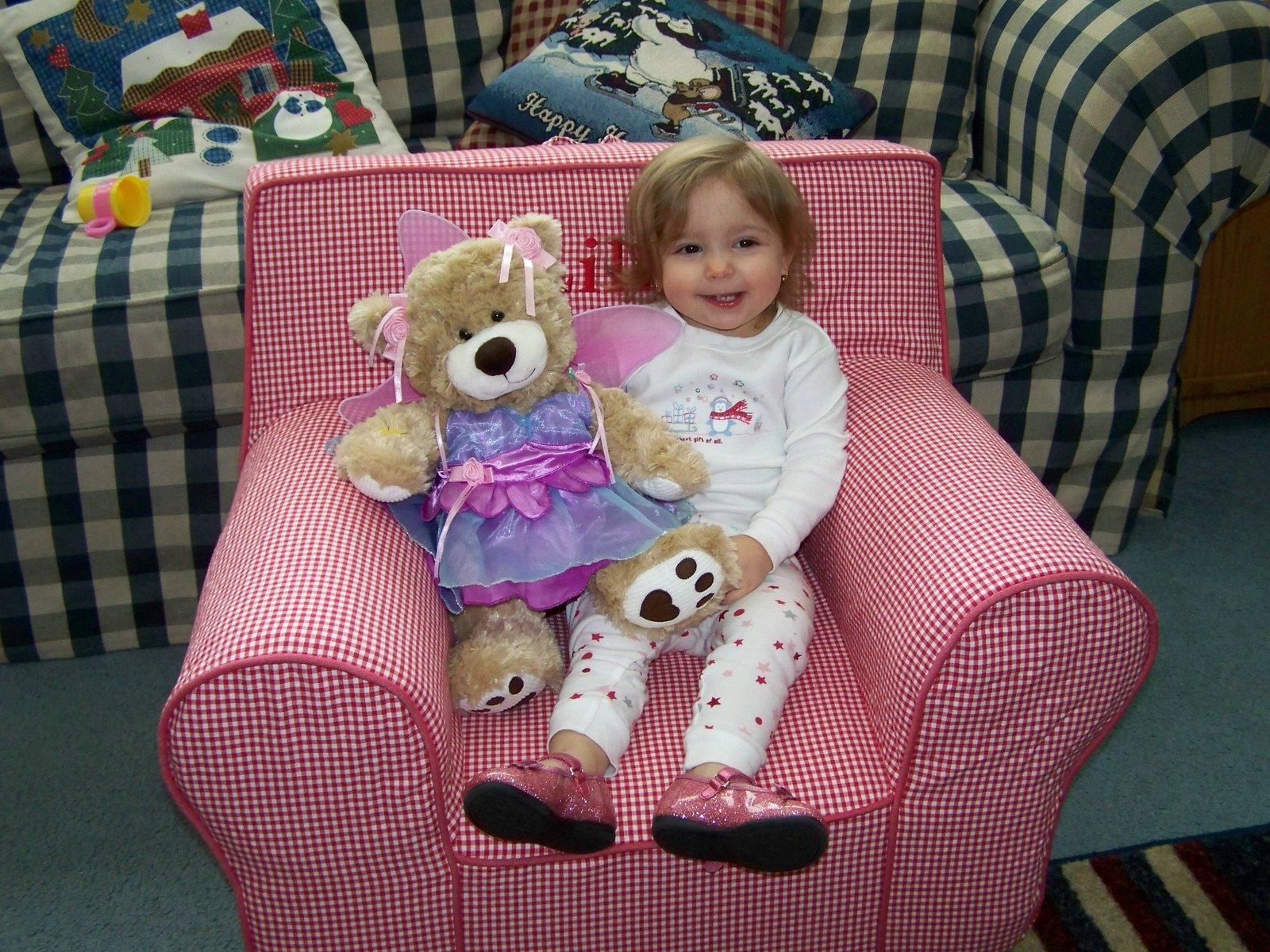 [Lily+in+chair+with+bear.jpg]