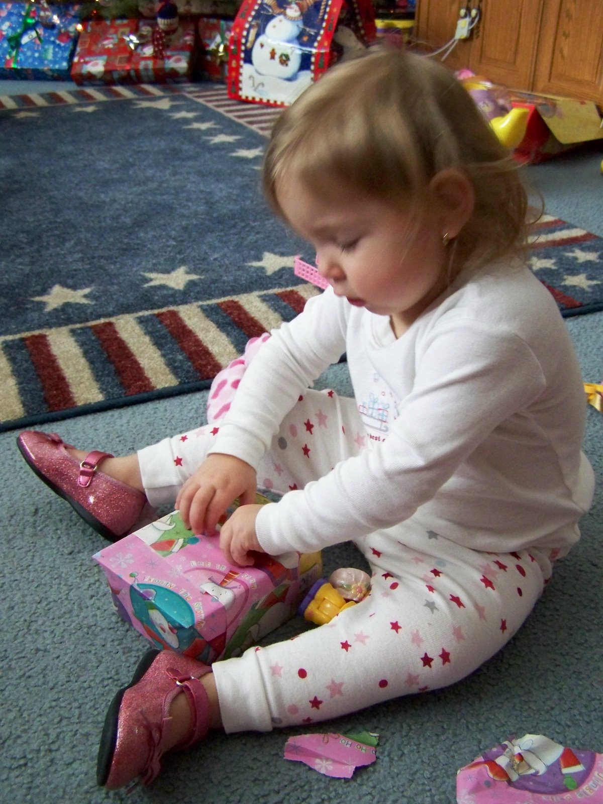 [Lily+opening+present+with+new+shoes.jpg]
