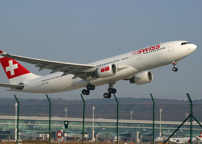 [SWISS+-+Airbus+A330+start+RW16.jpg]