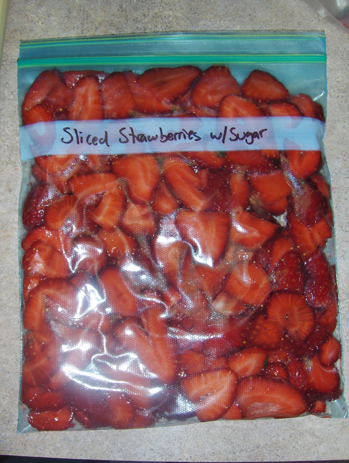 [strawberries2.JPG]
