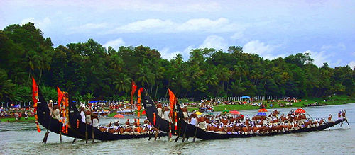 [500px-Kerala_boatrace.jpg]