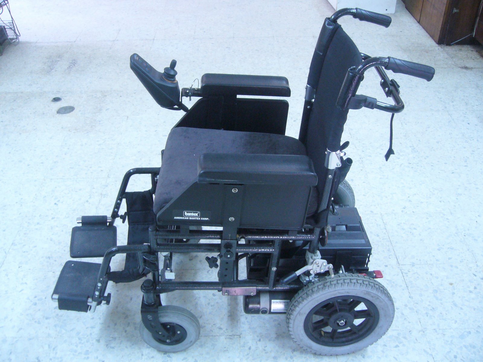 [motorised+wheelchair.jpg]