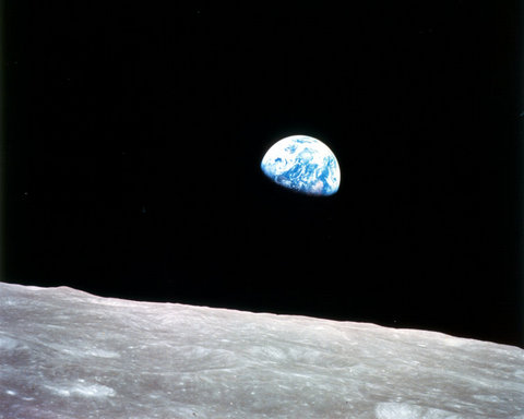 [750px-Earth-moon-thumb.jpg]