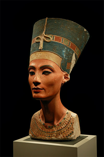 [398px-Nefertiti_30-01-2006.jpg]
