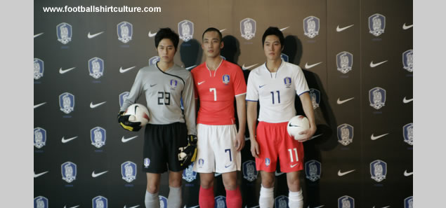 [south+korea+home+away+gk+0809+nike+www-footballshirtculture-com+.jpg]