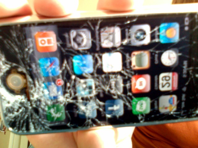 [broken-iphone.jpg]