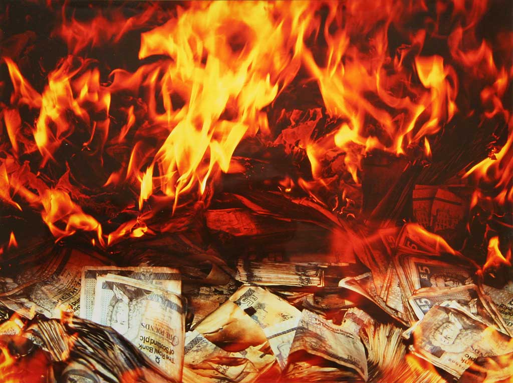 [0_my_photographs_edinburgh_at_work_-_royal_bos_burning_banknotes_jq28_1024.jpg]