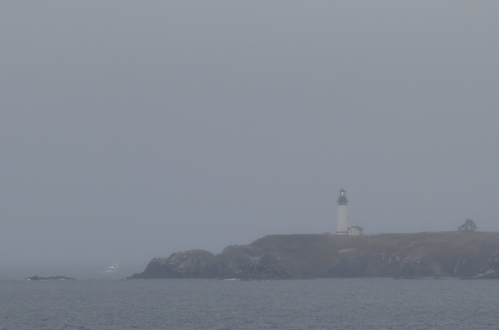 [Nye+Beach6+Foggy+Lighthouse.jpg]