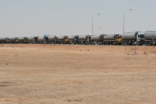 [iraq_elmer_border-tankers.jpg]