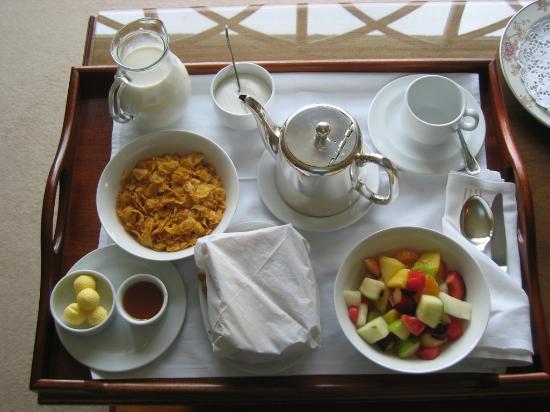[breakfast-in-bed.jpg]