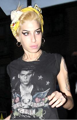 [Amy+Winehouse+blonde.jpg]