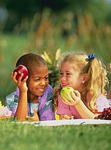 [children_eating_fruit_ars.jpg]