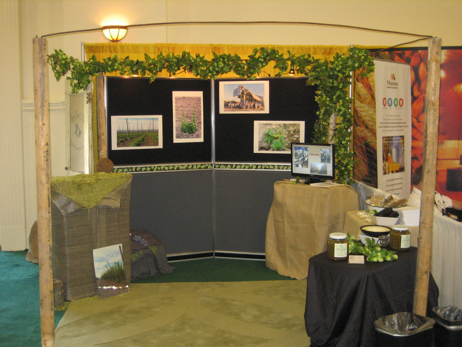 [Craft+Brewers+Conference+Booth+April,+2008.jpg]