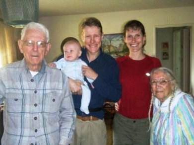[with_grandpa_and_grandma_sywulka.JPG]