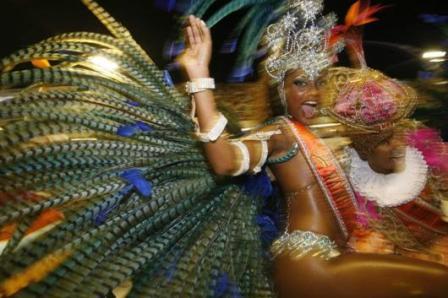 [brasil-arde-fiestas-bailarina-7-20070219.jpg]