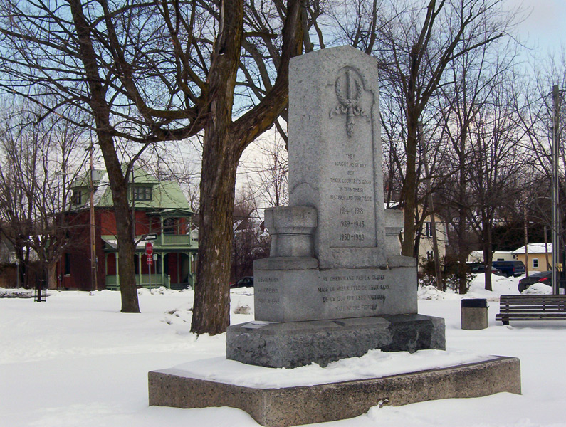 [The-Town-Square-Cenotaph.jpg]